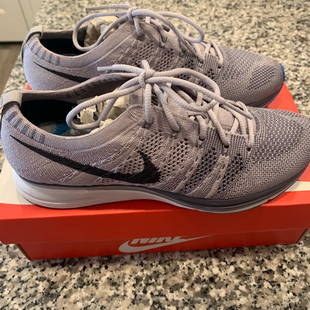 Nike sneaker size 7.5 brand new never worn.